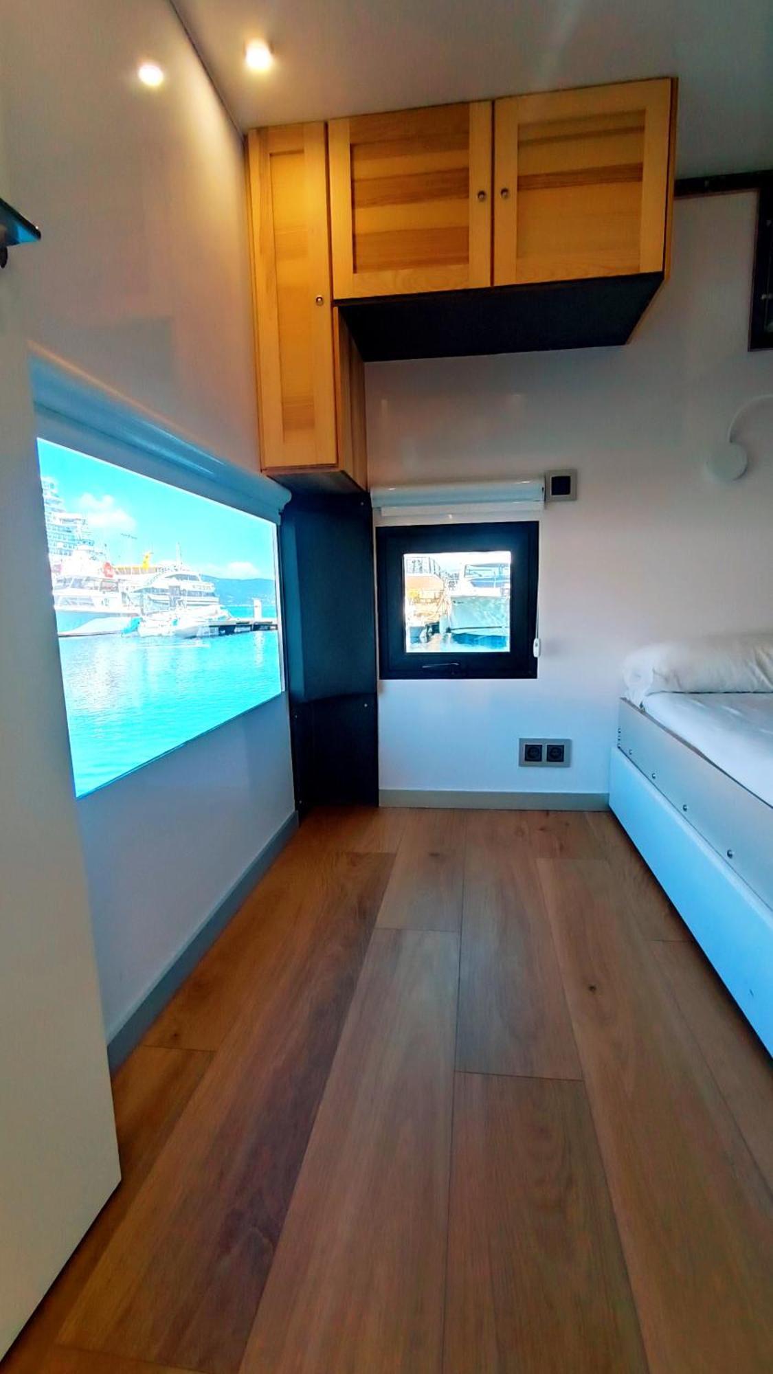 Hotel en barco Different Charter Vigo