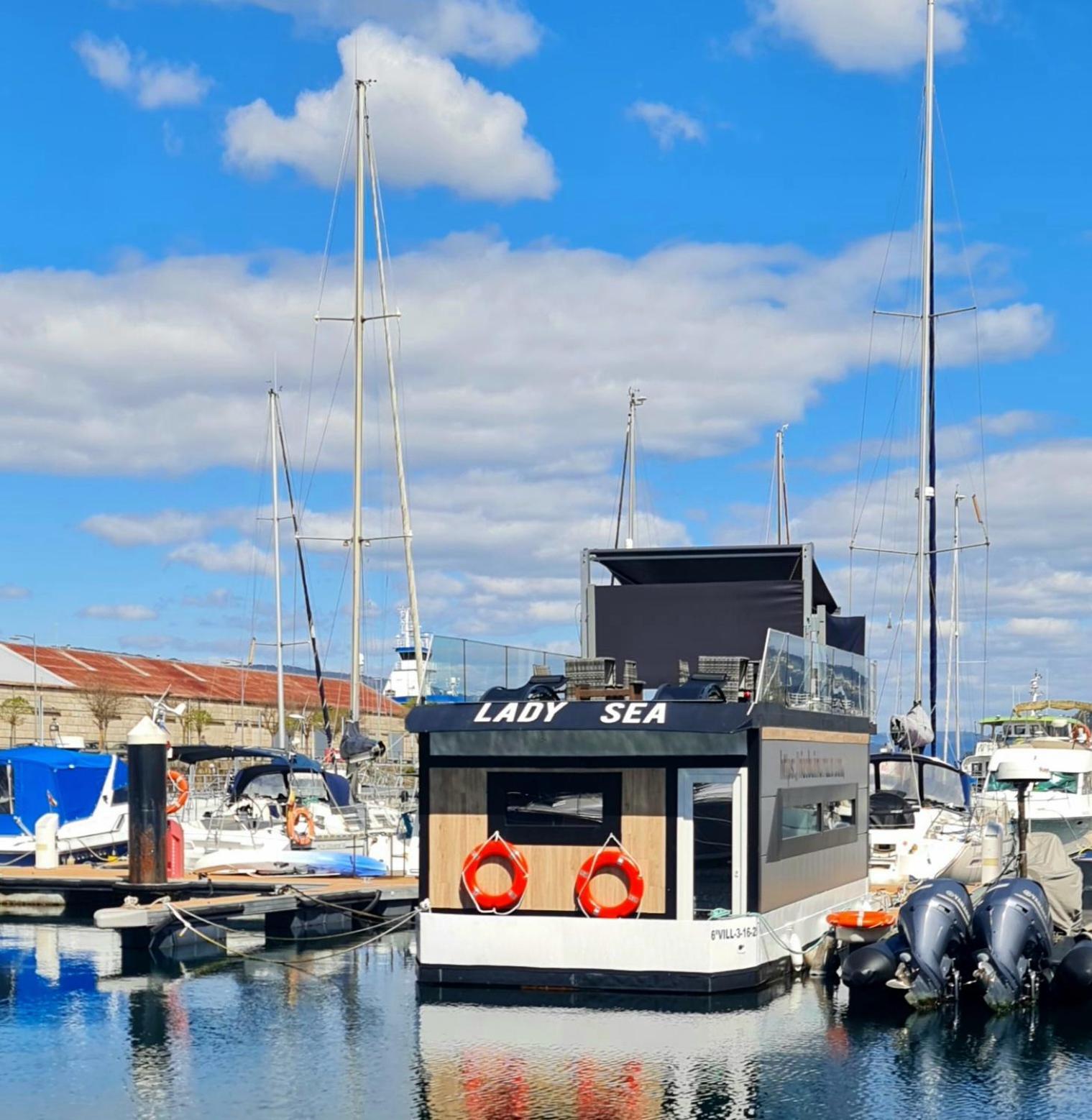 Hotel en barco Barco-apartamento En El Nautico De *