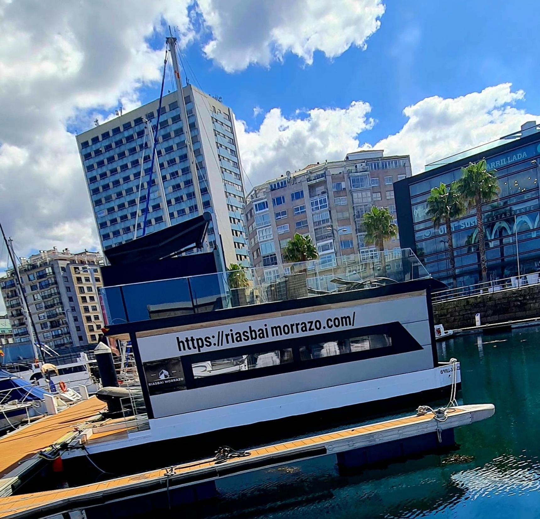 Barco-apartamento En El Nautico De *