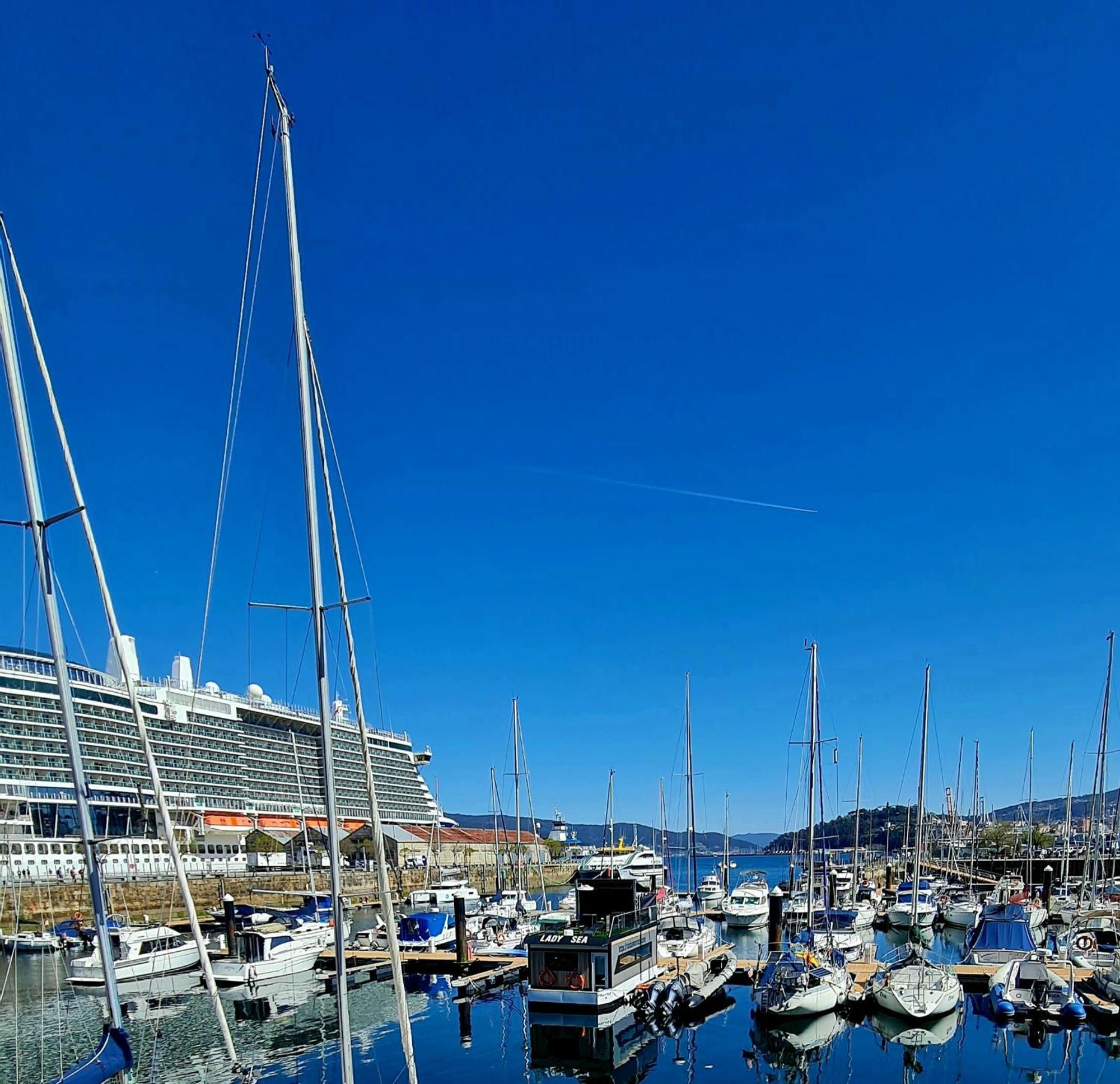 Barco-apartamento En El Nautico De