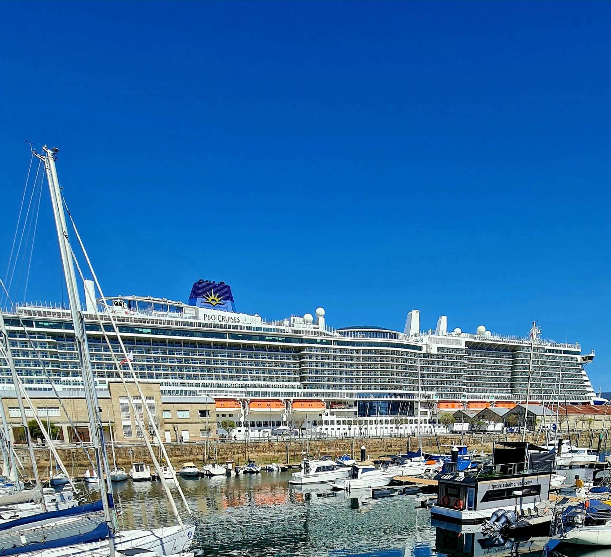 Barco-apartamento En El Nautico De