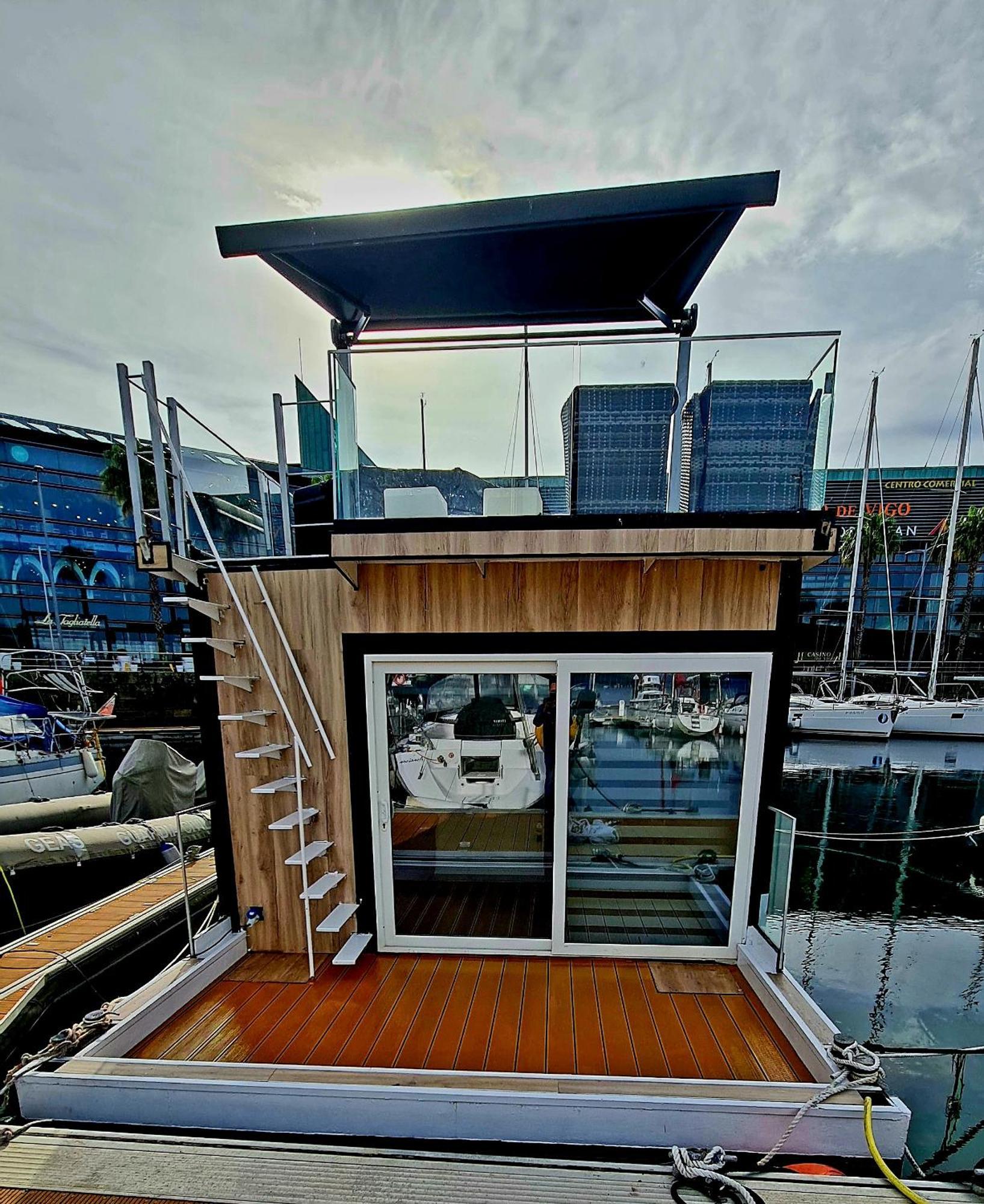 Barco-apartamento En El Nautico De *