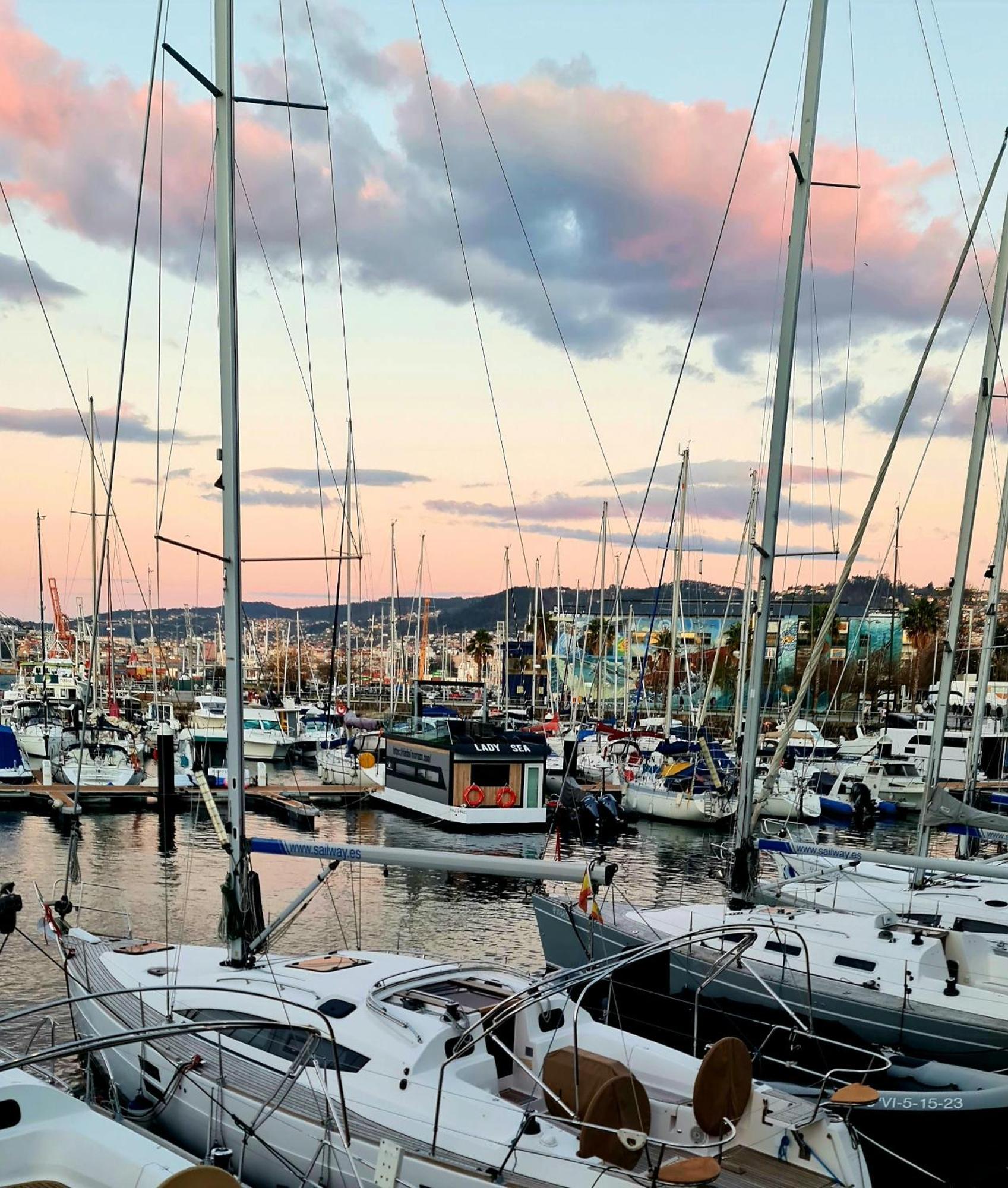 Barco-apartamento En El Nautico De Vigo