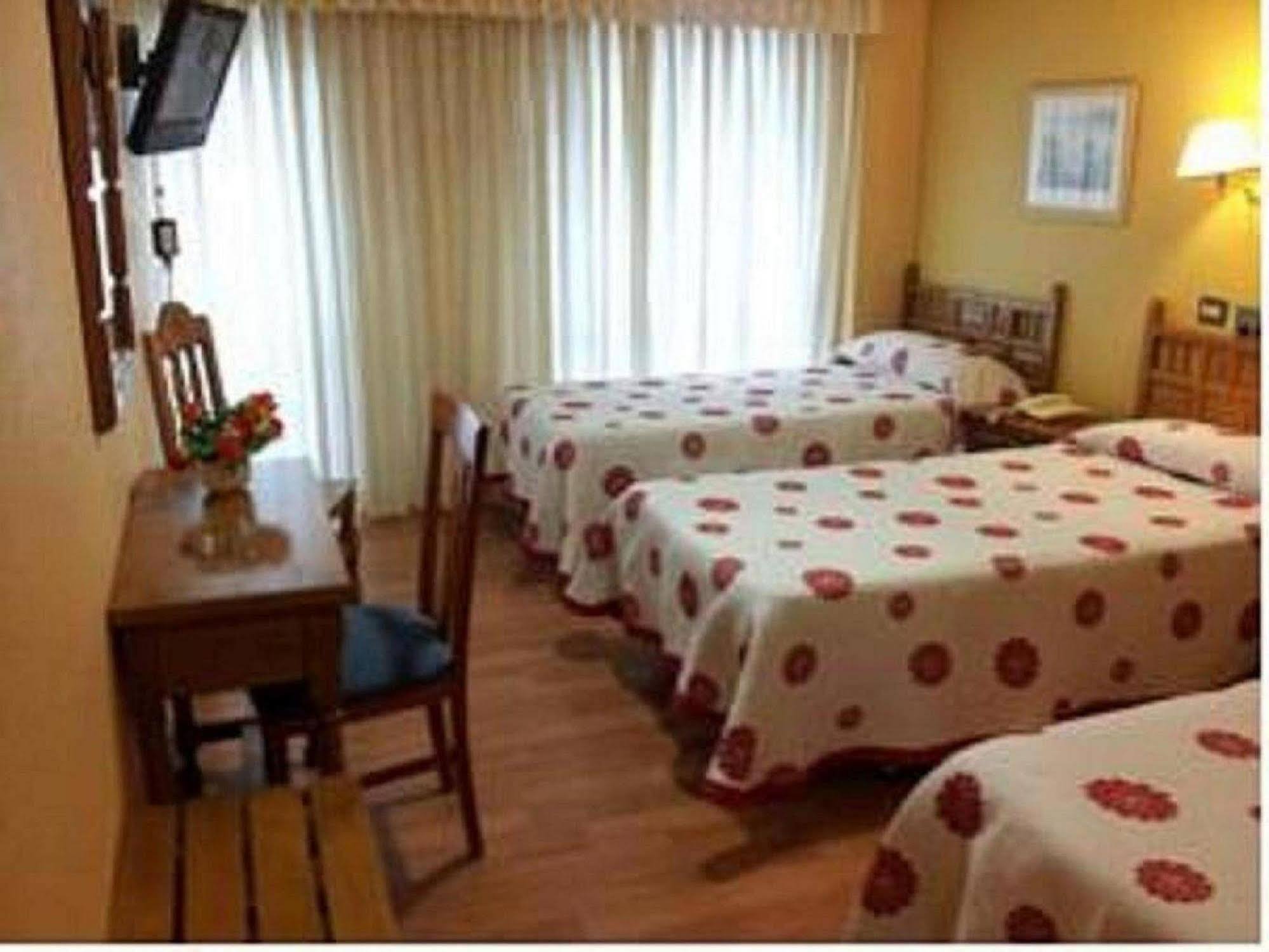 Canaima Hotel 2*