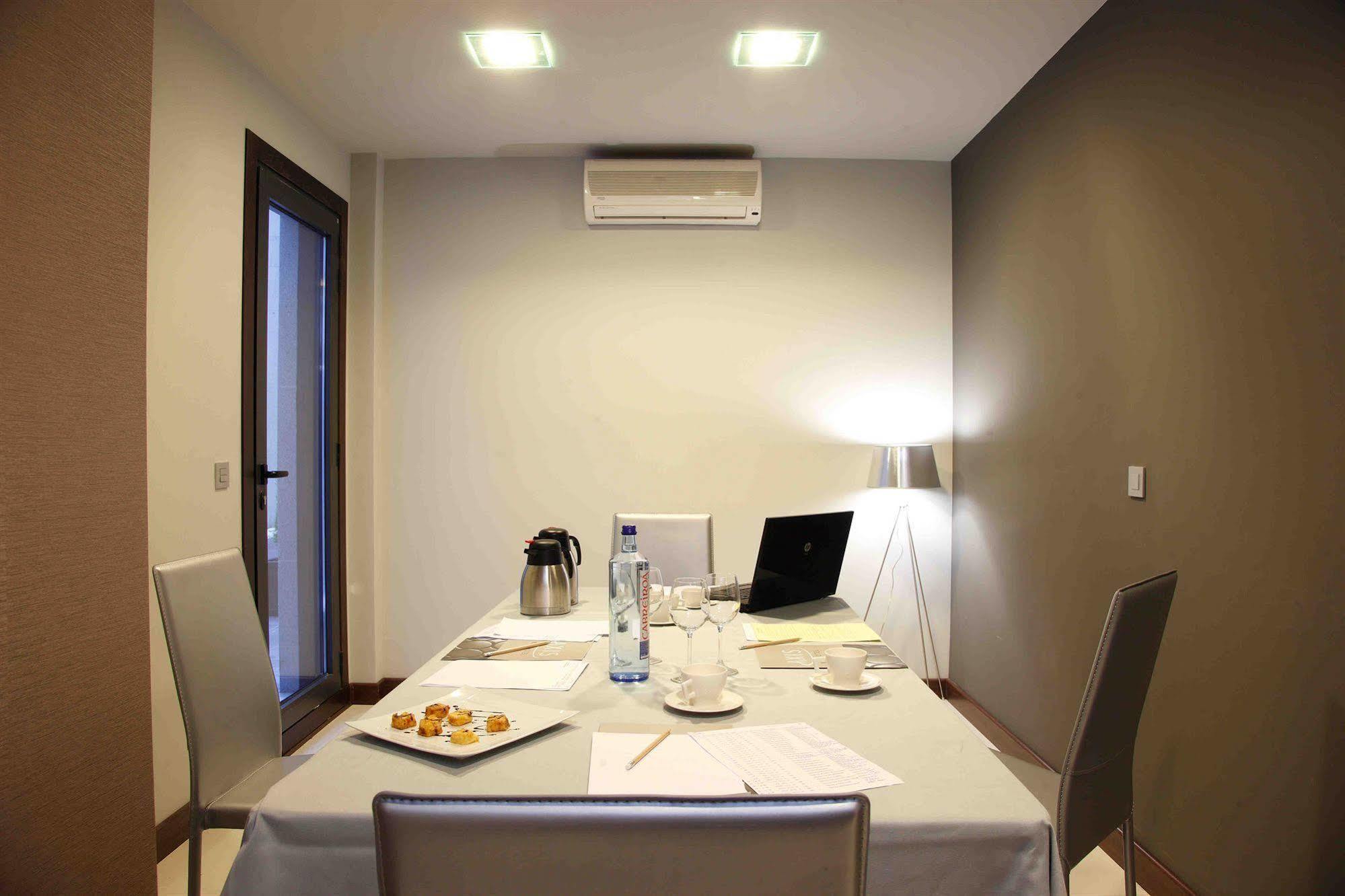 Silken Axis Hotel 4*