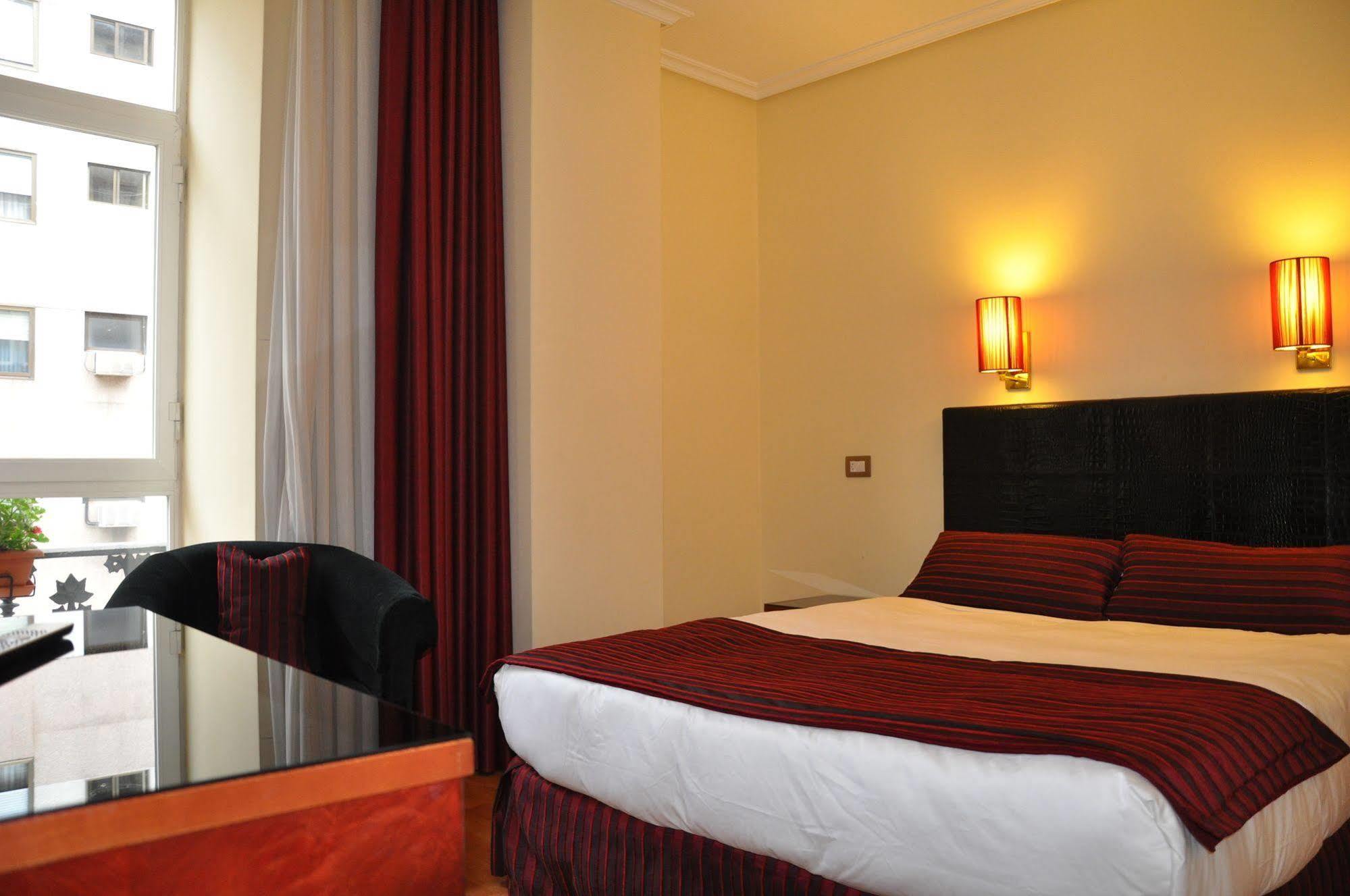 Hotel Compostela 2*