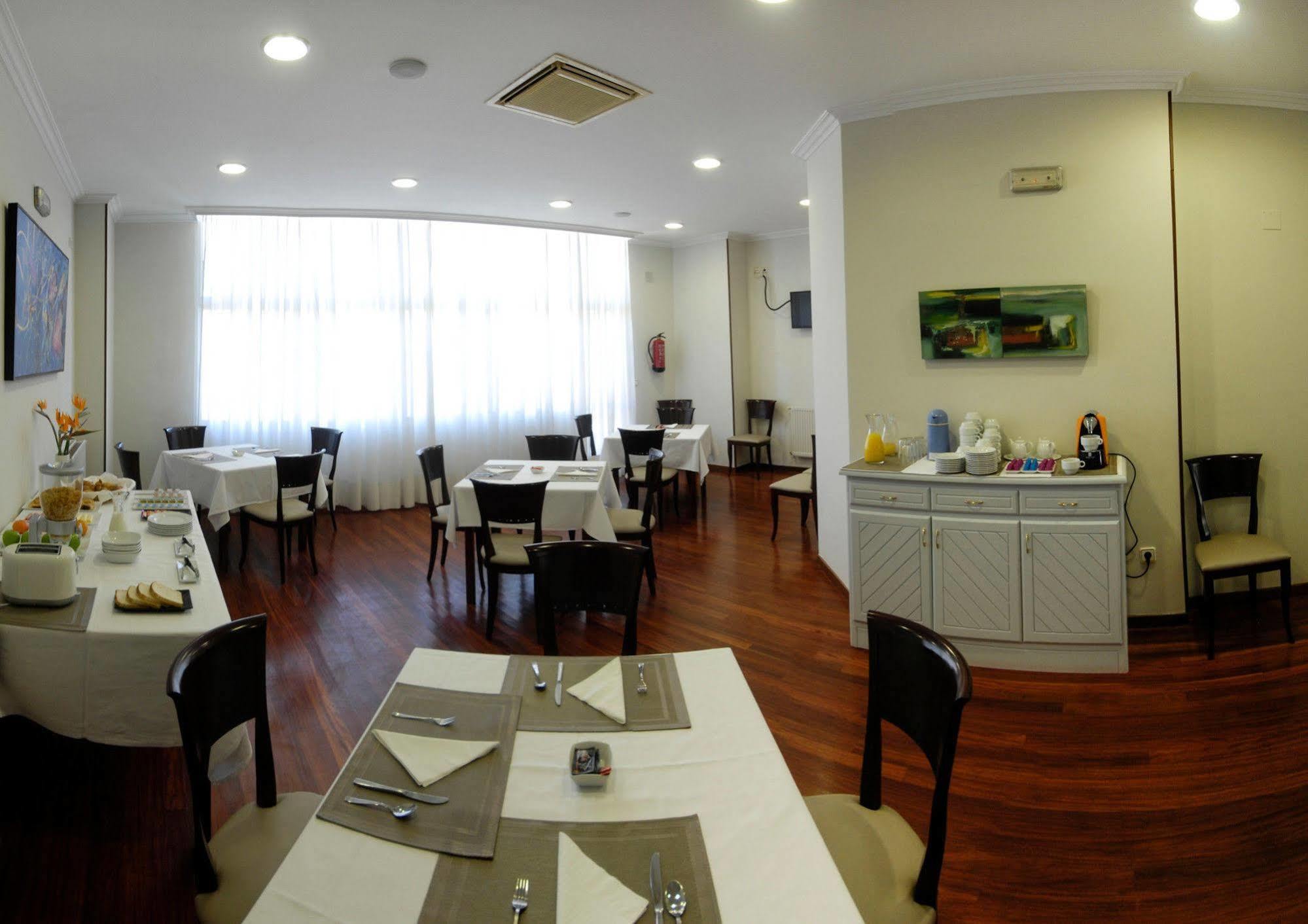 Hotel Plaza 2*