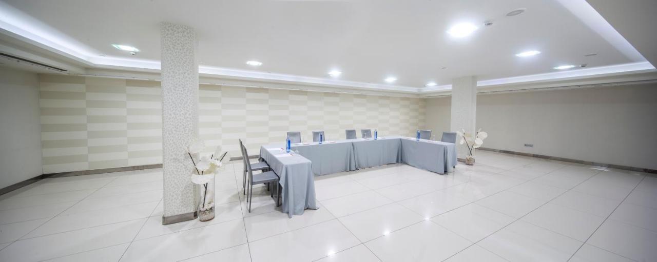 Silken Axis Hotel 4*