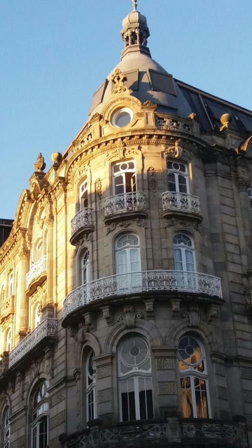 Edificio El Moderno, 1.902 *