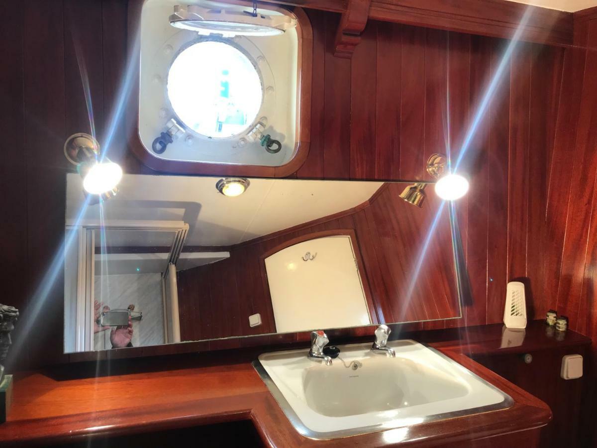 Hotel en barco Don Maximo Vigo